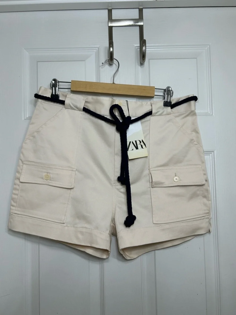 Zara Men’s Cotton Blend Cream Resort Beach Cargo Shorts with Navy Rope Tie 34_2